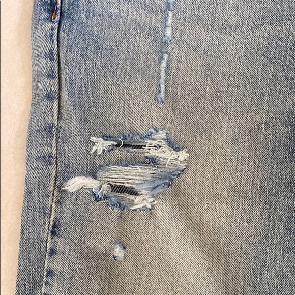 Levi's Jeans in Blue with Classic Fit and Levi's Branding - Picture 6 of 8